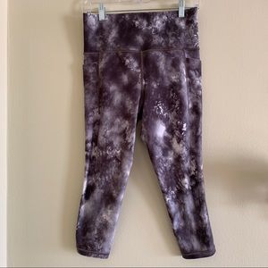 Athleta Salutation Stash II Supernova Capri Tight in Black Tie-Dye